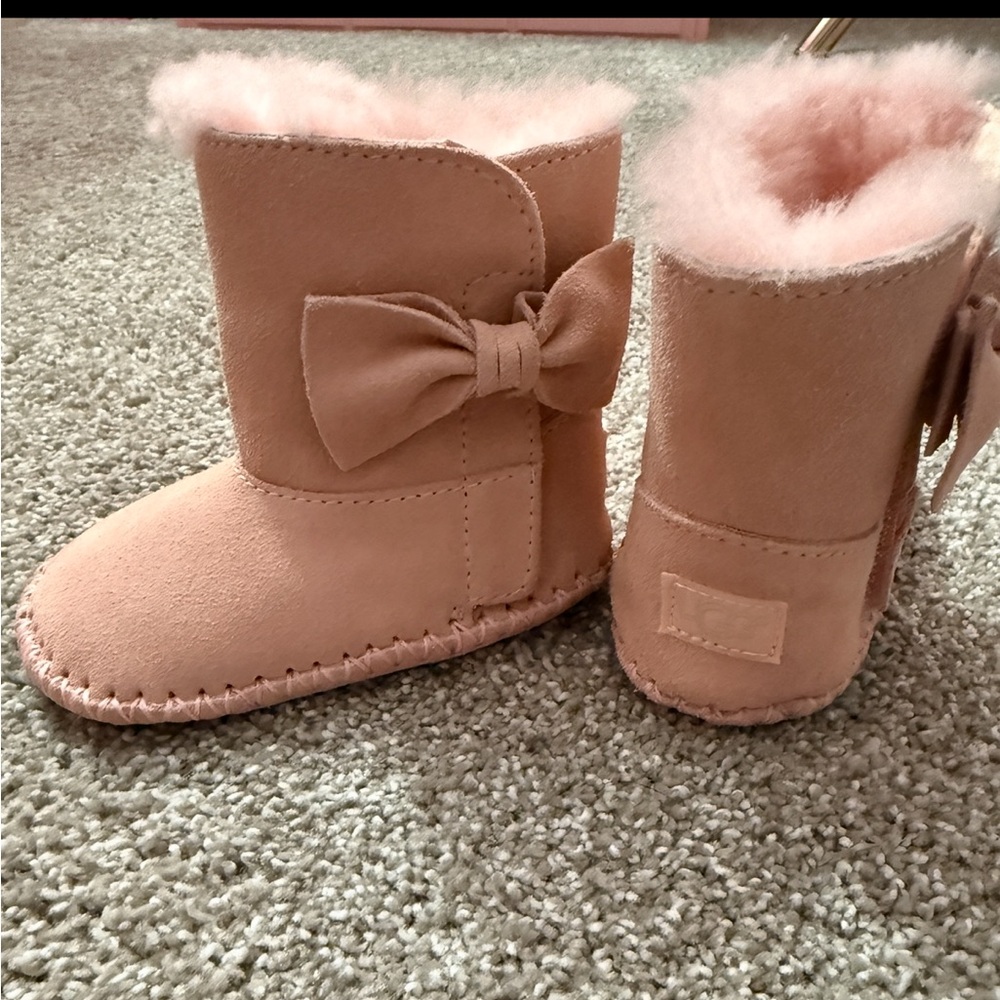 UGG baby infant sheepskin fur boot size 2/3